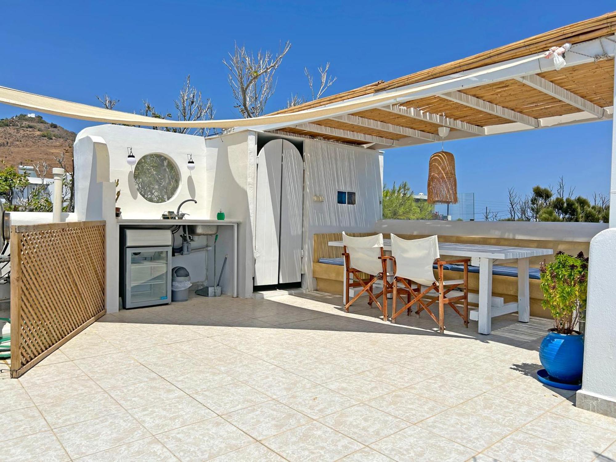 Villa Danae - Seaside Villa With Pool & Hot Tub Piso Livadi Exterior foto